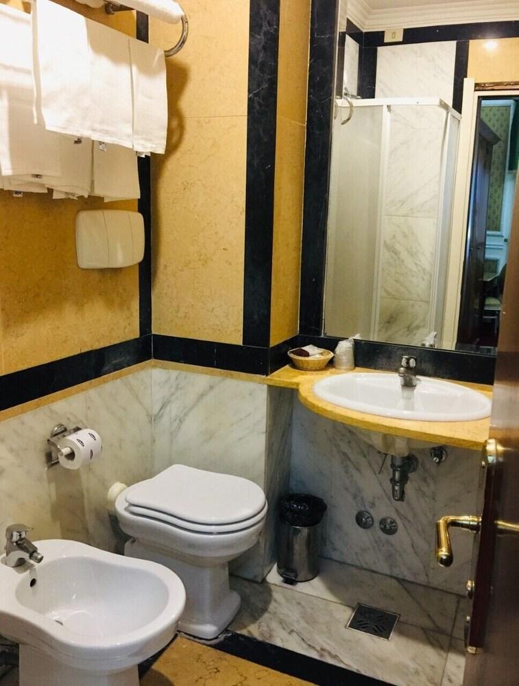 Champagne Garden 4* Roma