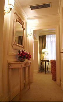 Champagne Garden Hotel