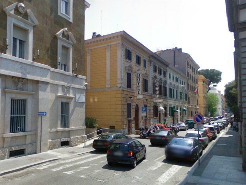 Champagne Garden Hotel 4*