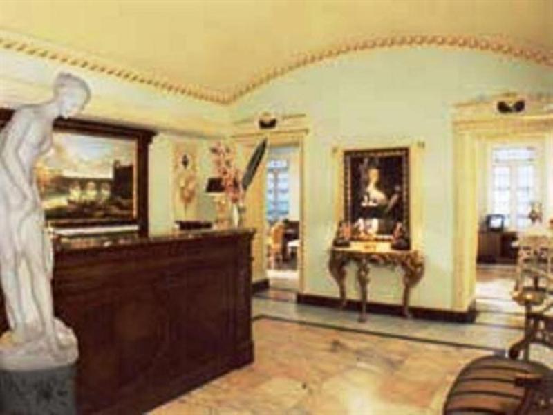 Champagne Garden Hotel 4*